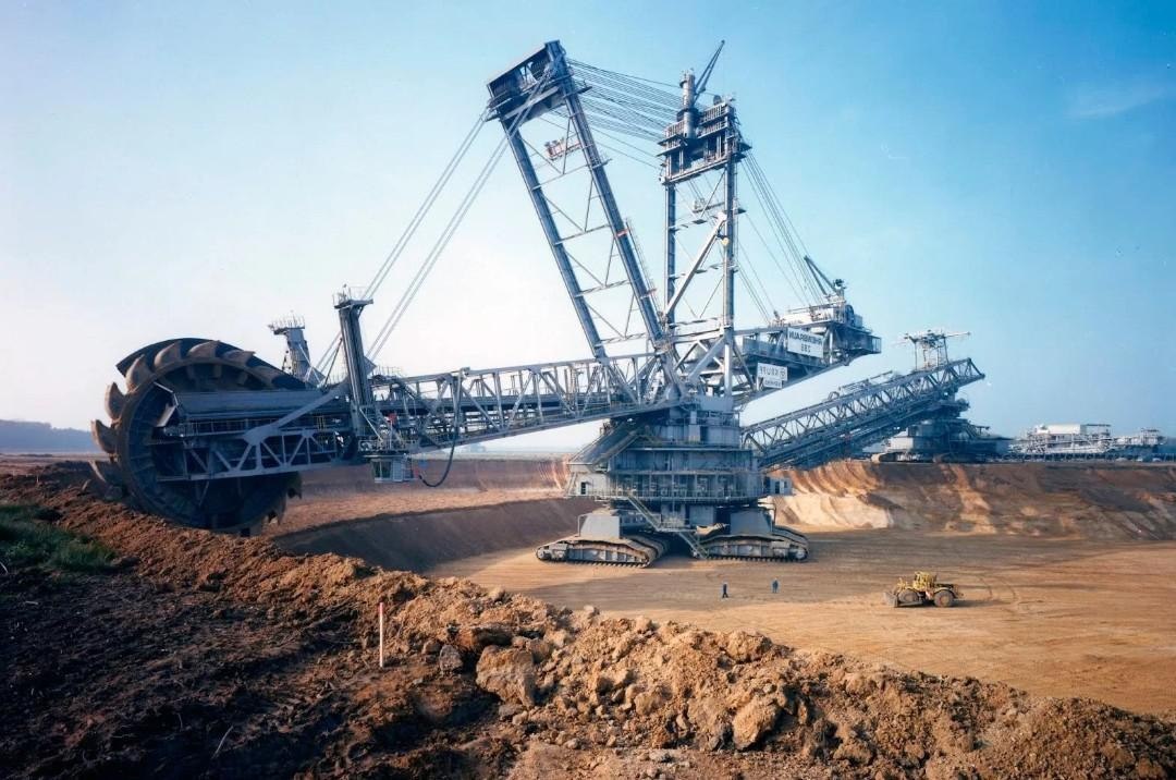 Самый большой экскаватор в мире Bagger 293