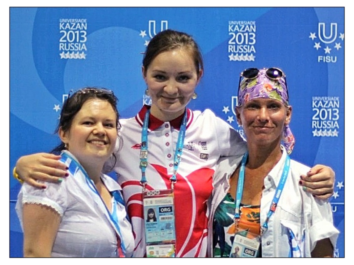 Просто наше подразделение BRO (бродкастинг). Крайняя справа - Я.