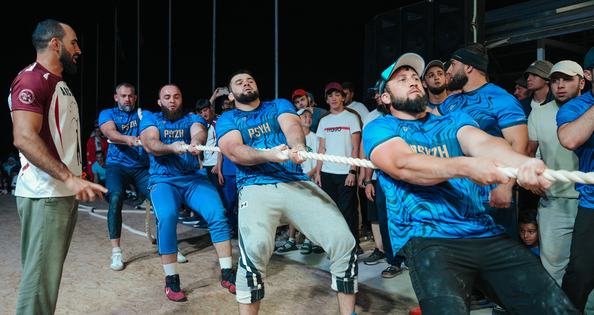 Команда аула Псыж победила в перетягивании каната