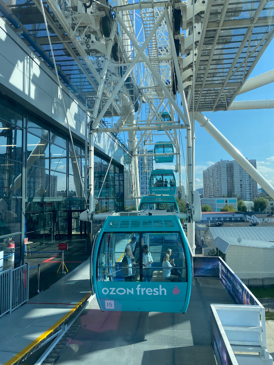 В субботу в обед очереди на колесо не было совсем 