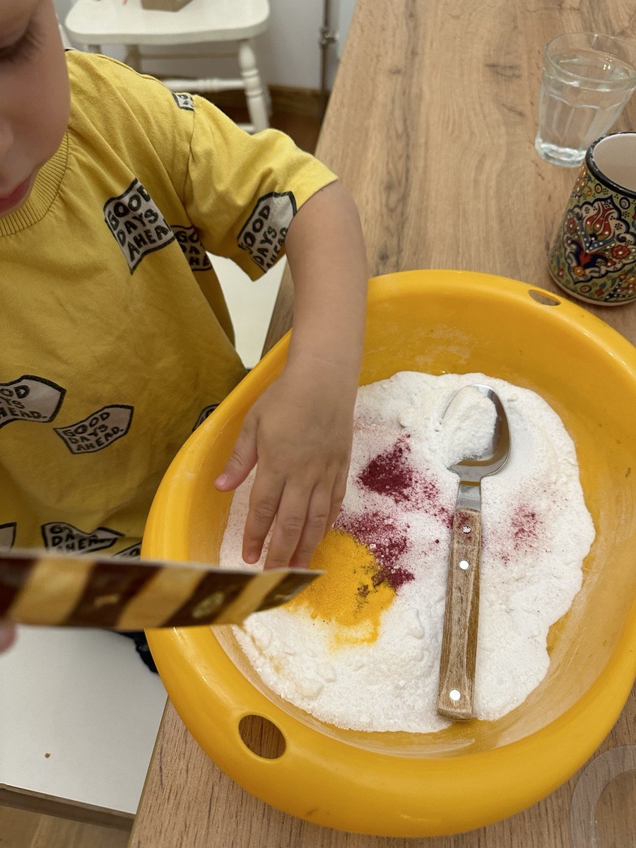 Смешивать особенно весело с красителем