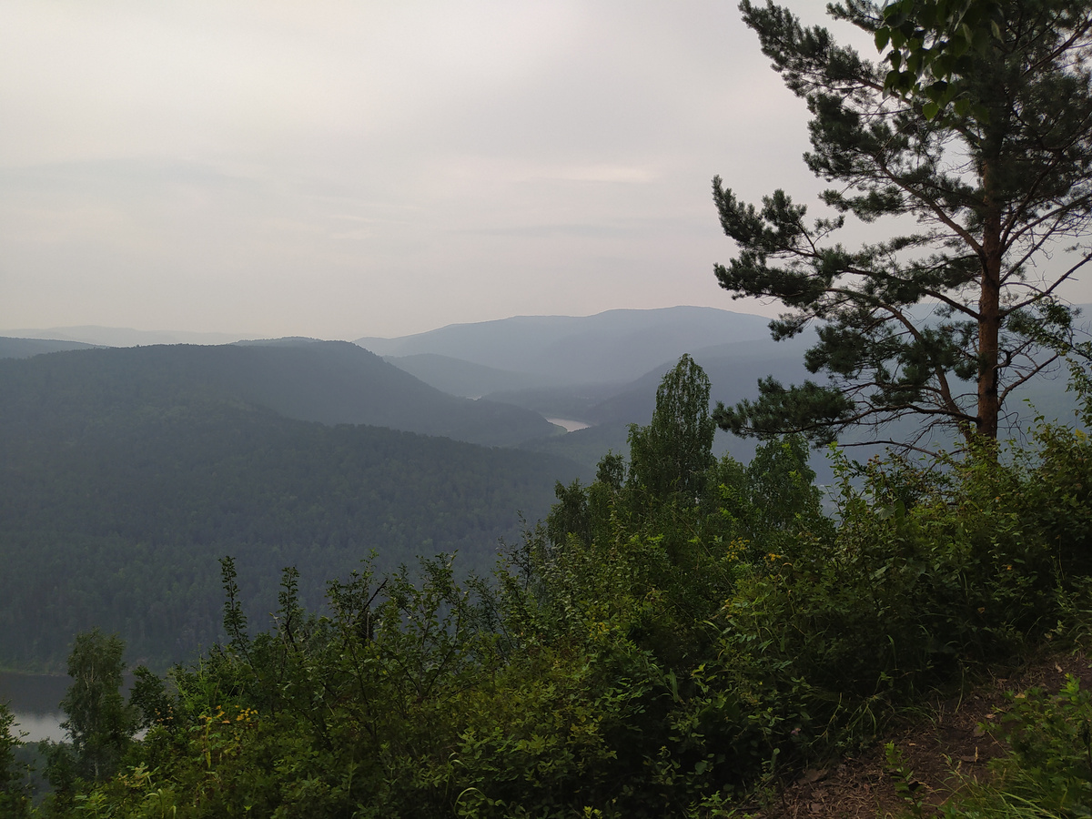 Вид на сопки Восточного Саяна