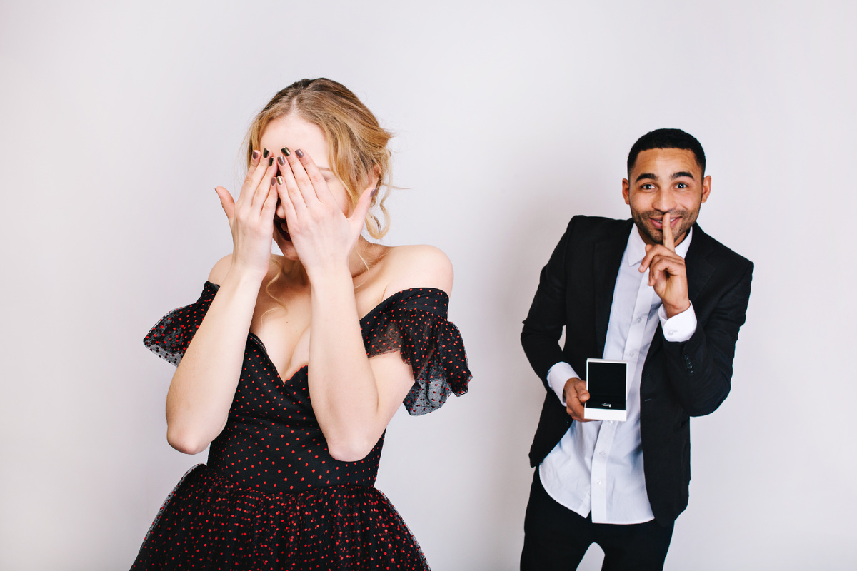 Платье по случаю чёрное, но в сердечко!
Источник: www.freepik.com