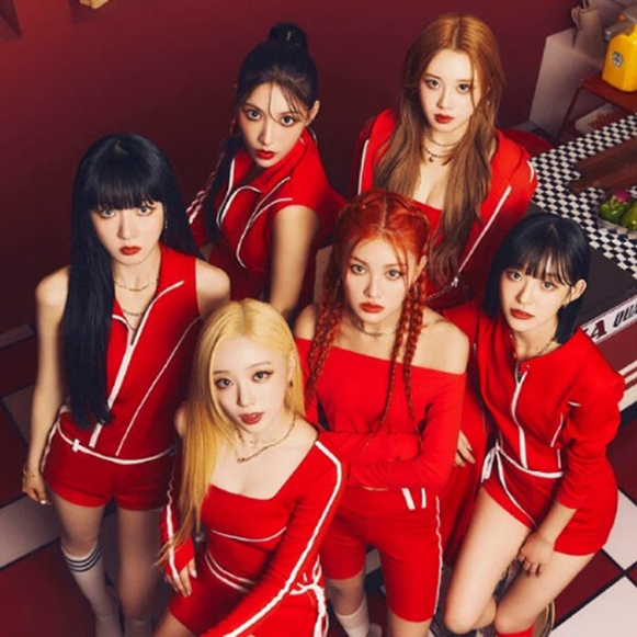  LIGHTSUM - женская группа из шести участниц компании Cube Entertainment. Они дебютировали 10 июня 2021 года с сингловым альбомом "Vanilla".