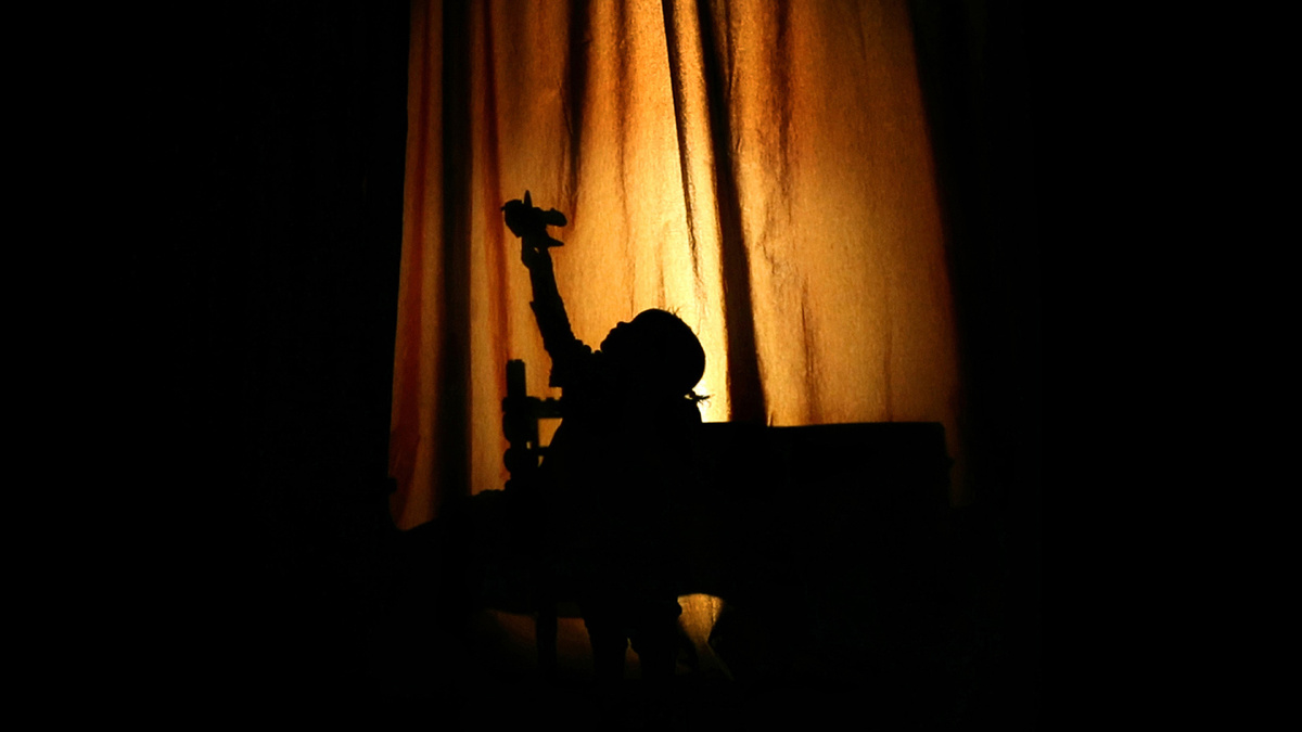 Кадр из фильма "Тени твоего детства"