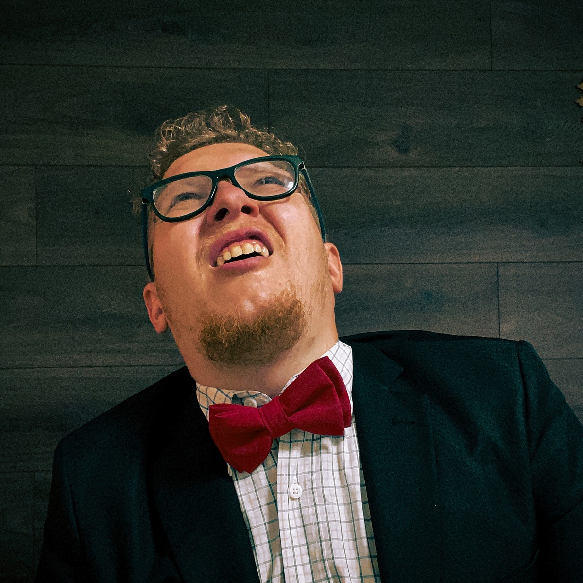 Наш директор повторяет знаменитый мем с Друзем :) 