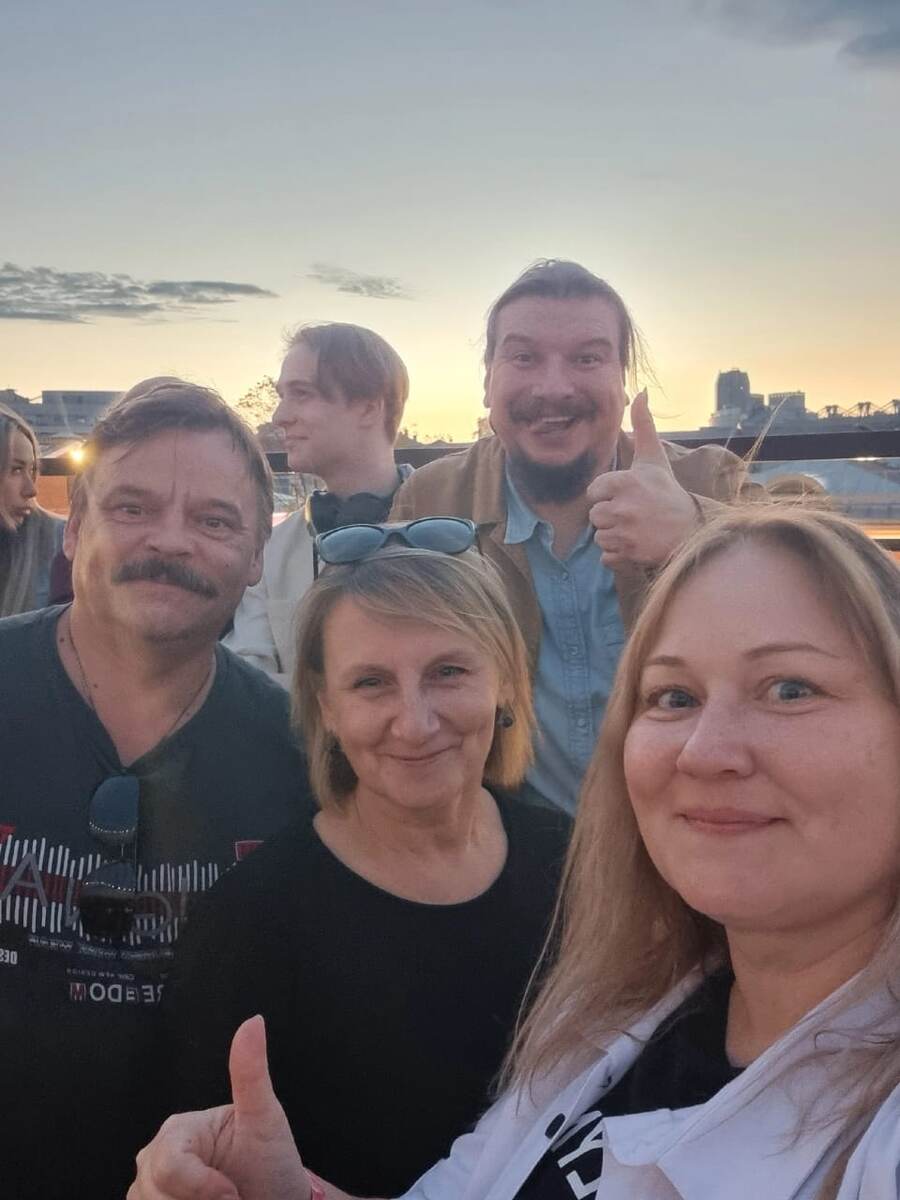 любовь к музыке "Крема" объединяет!