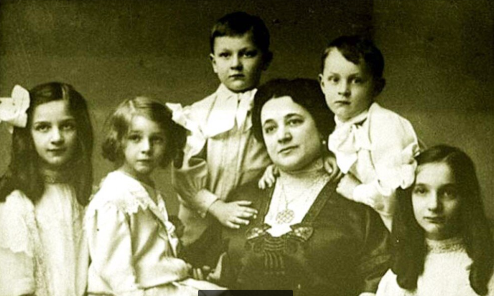 Фотографии можно полистать.