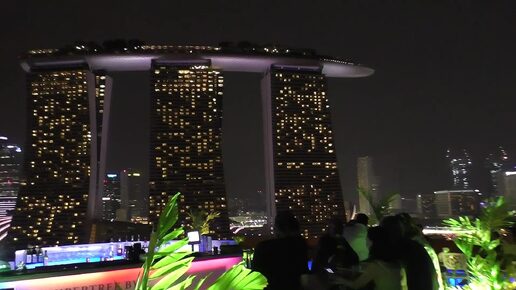 Ночной вид с Marina Bay Sands на достопримечательности Сингапура