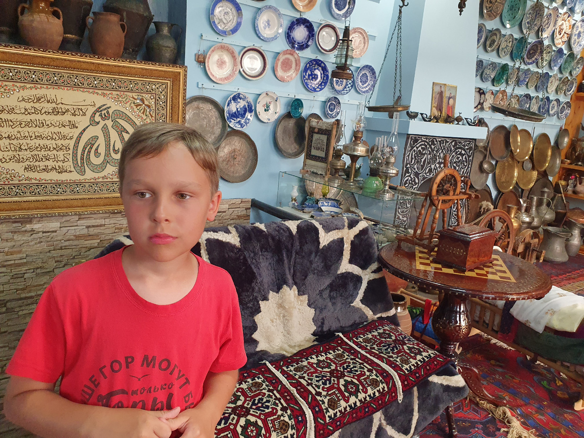 В музее представлено множество экспонатов старины 