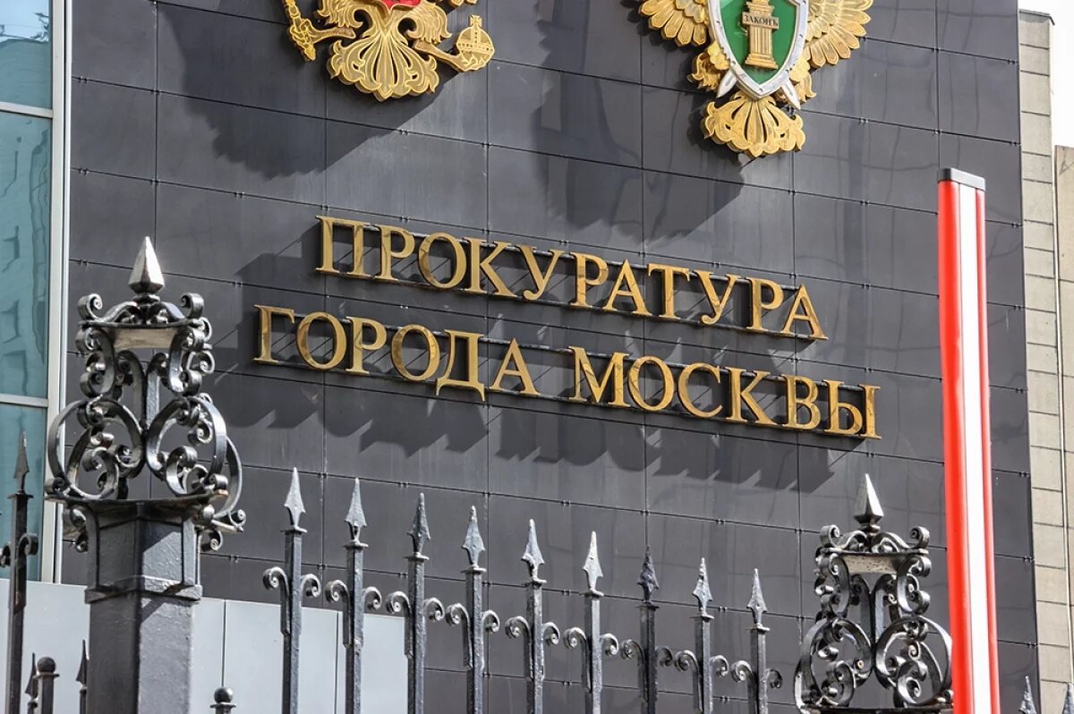    В Москве мужчина, стреляя из окна, попал в женщину и ребенка