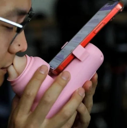 Тот самый гаджет для поцелуев