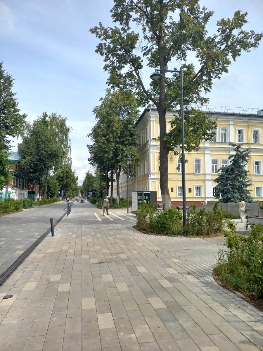 Справа - филиал ННГУ, но для меня - Арзамасский Государственный Педагогический Институт