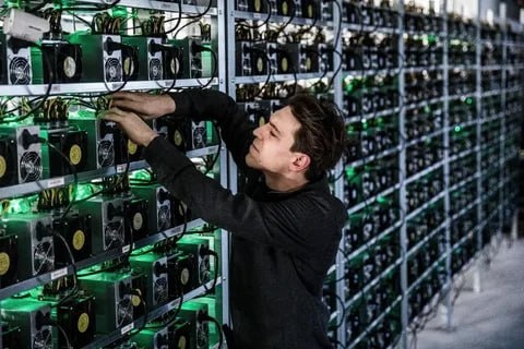 Обвал рынка сделал майнинг нерентабельным. Какие устройства еще прибыльны.