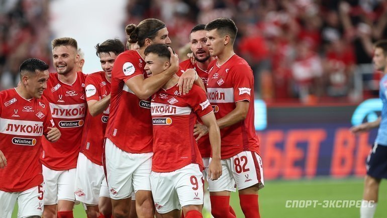    Футболисты «Спартака» празднуют гол Угальде в ворота «Крыльев Советов».Александр Федоров