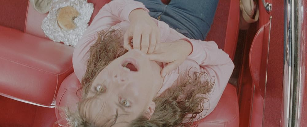 Кадр из фильма Christine. Режиссер: Джон Карпентер. Оператор: Дональд М. Морган. Производство: Columbia Pictures Corporation, Delphi Premier Productions, Polar Film