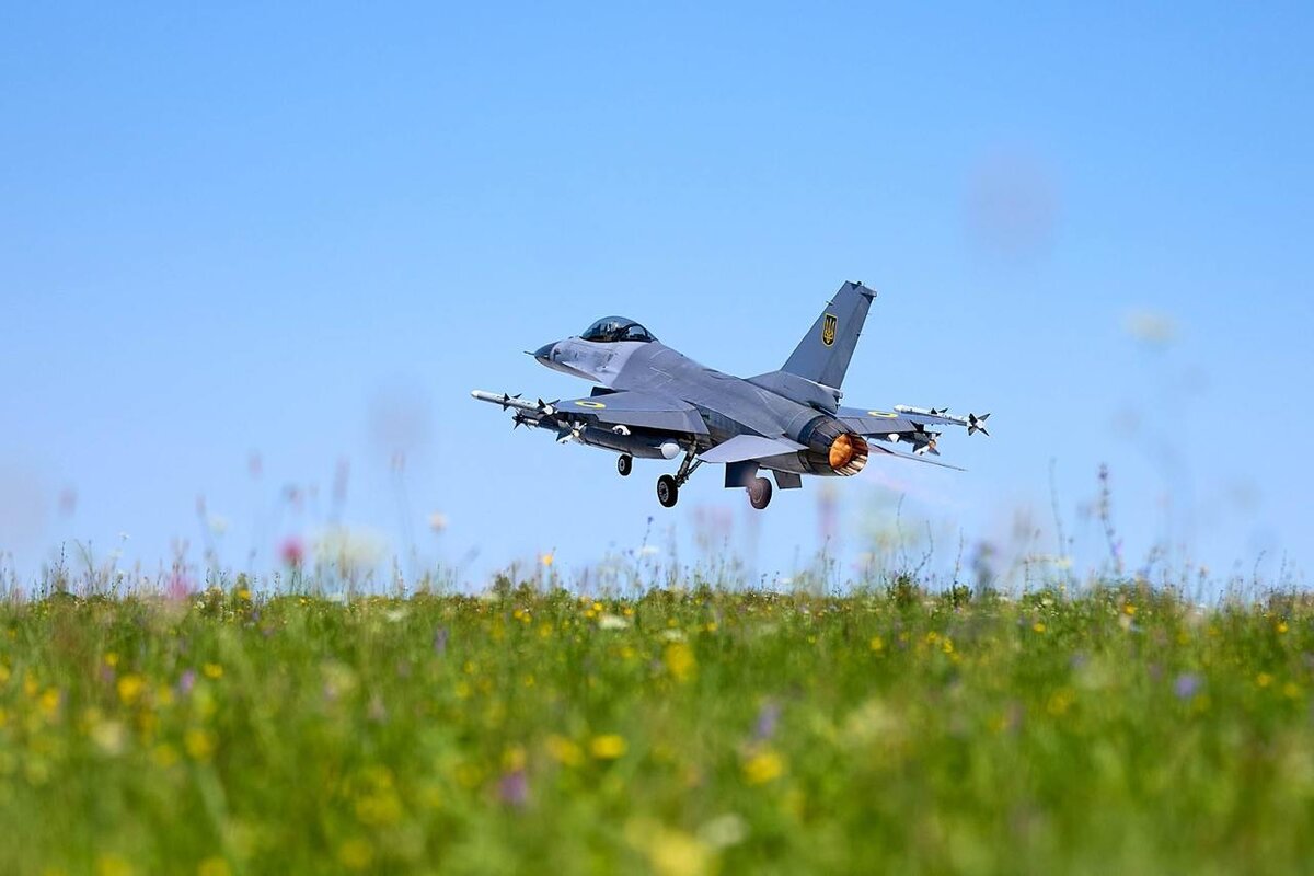 Военкор Сладков о первых F-16 в зоне СВО: "Начинают бить, как мух мухобойкой"