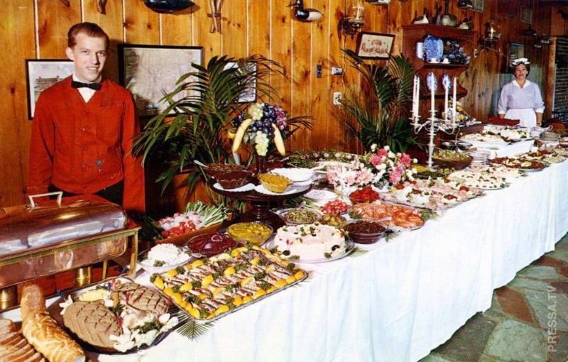 Так выглядел шведский стол в СССР в конце 1980-х. Фото: pressa.tv