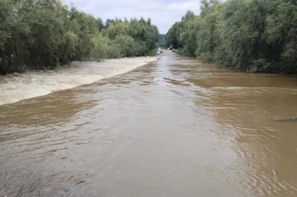    В 12 районах Приморья сохраняются переливы на дорогах