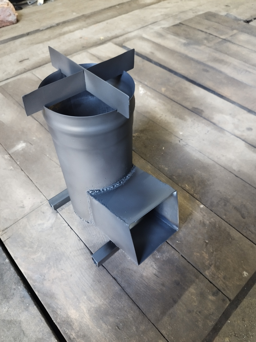 Печь ракета для готовки на природе, компактная и не тяжёлая. 