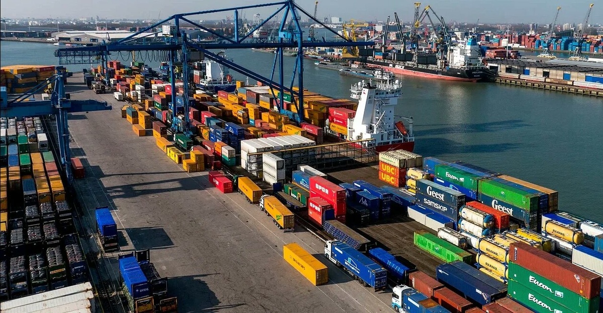 Порт. Картинка для иллюстрации.