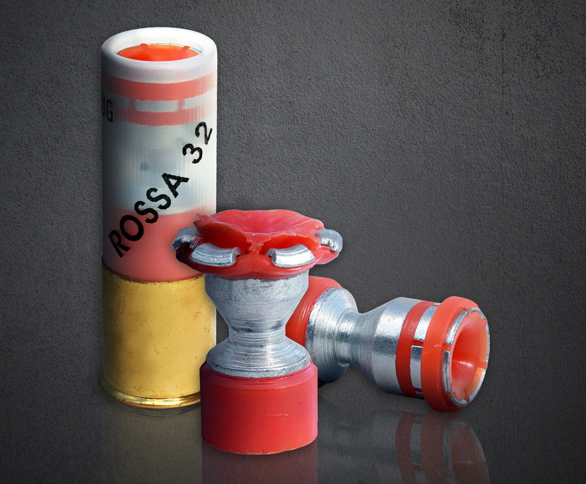 Пуля до и после выстрела в бумажную коробку со снегом. Представьте что с ней будет при попадании в мягкие ткани. 