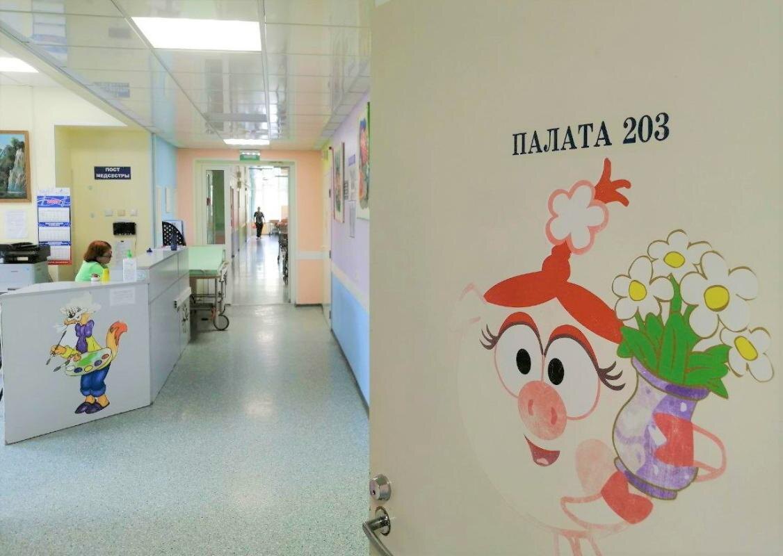    Девочку из Югорска, выпавшую из окна, готовят к выписке
