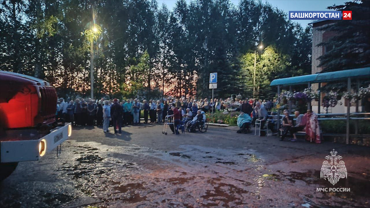    В Башкирии при пожаре из Янаульского психоневрологического интерната эвакуировали около 200 пациентов