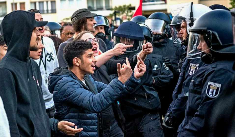 Такая картина становится типичной для любого европейского города. 