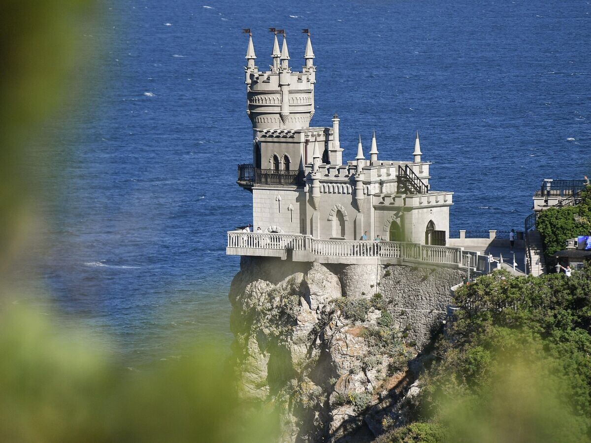    Замок "Ласточкино гнездо" в поселке Гаспра в Крыму Крыма© РИА Новости / Константин Михальчевский