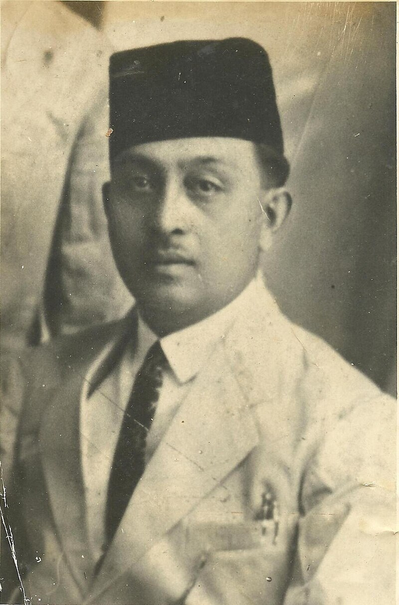 Викисклад https://commons.wikimedia.org/wiki/File:Marah_Roesli.jpg?uselang=ru