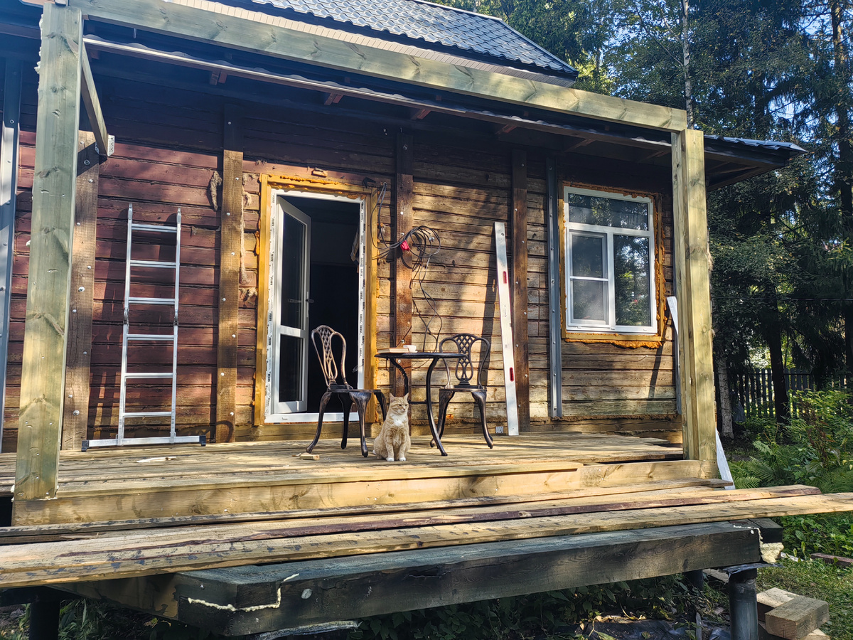 В первый день. Основная работа выполнена - каркас выставлен. 