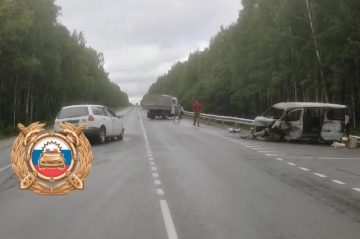    В Хабкрае из-за нарушения бокового интервала произошло тройное ДТП