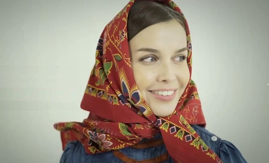 Сценический образ Татьяны Куртуковой, конечно же, соответствует тематике и образности текста песни.