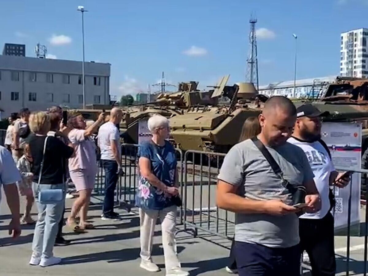    Выставка трофейной техники в Тюмени© РИА Новости