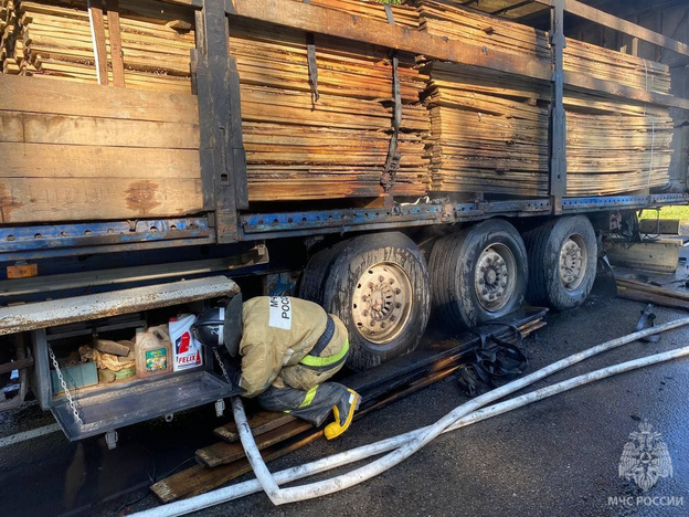    В Малмыжском районе загорелся полуприцеп с пиломатериалом