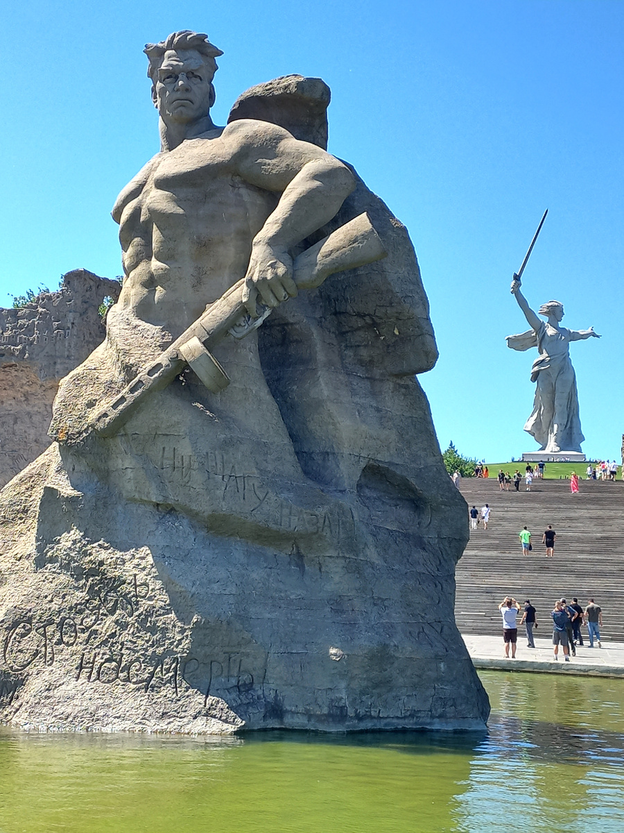 Героям Сталинградской битвы