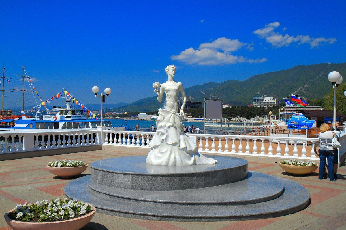 Символ города - Белая невеста. Источник фото - Интернет.