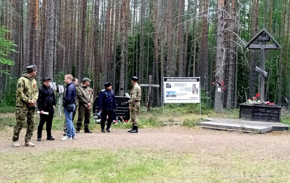 Казаки Карелии в Сандармохах. Советская власть массово уничтожала казаков, это называлось расказачиванием. 