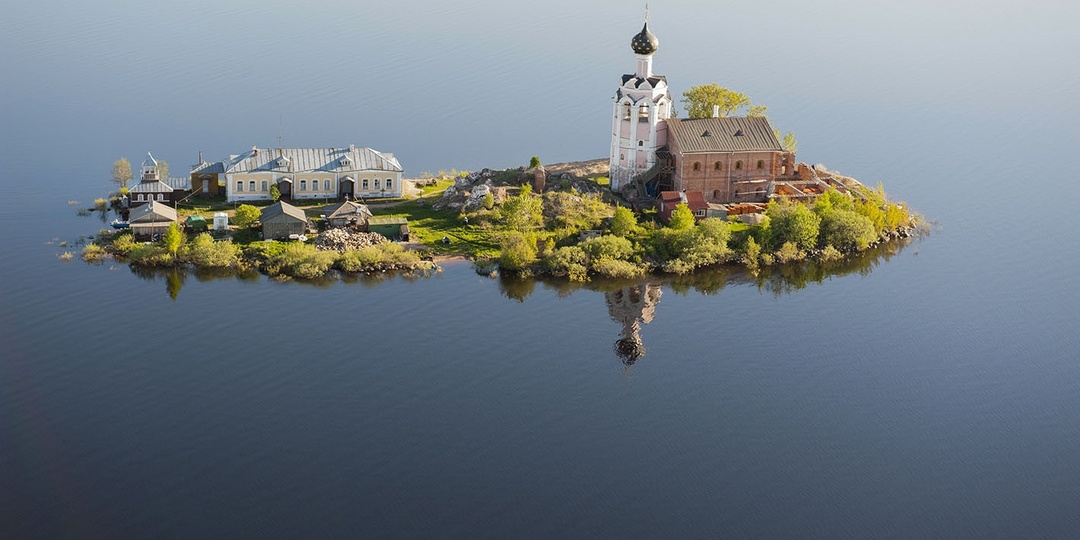 Спасо-Каменный монастырь: древняя обитель, «вырастающая» из воды