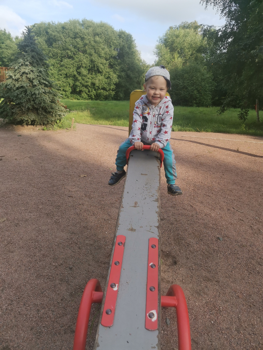 Пети летит вверх 