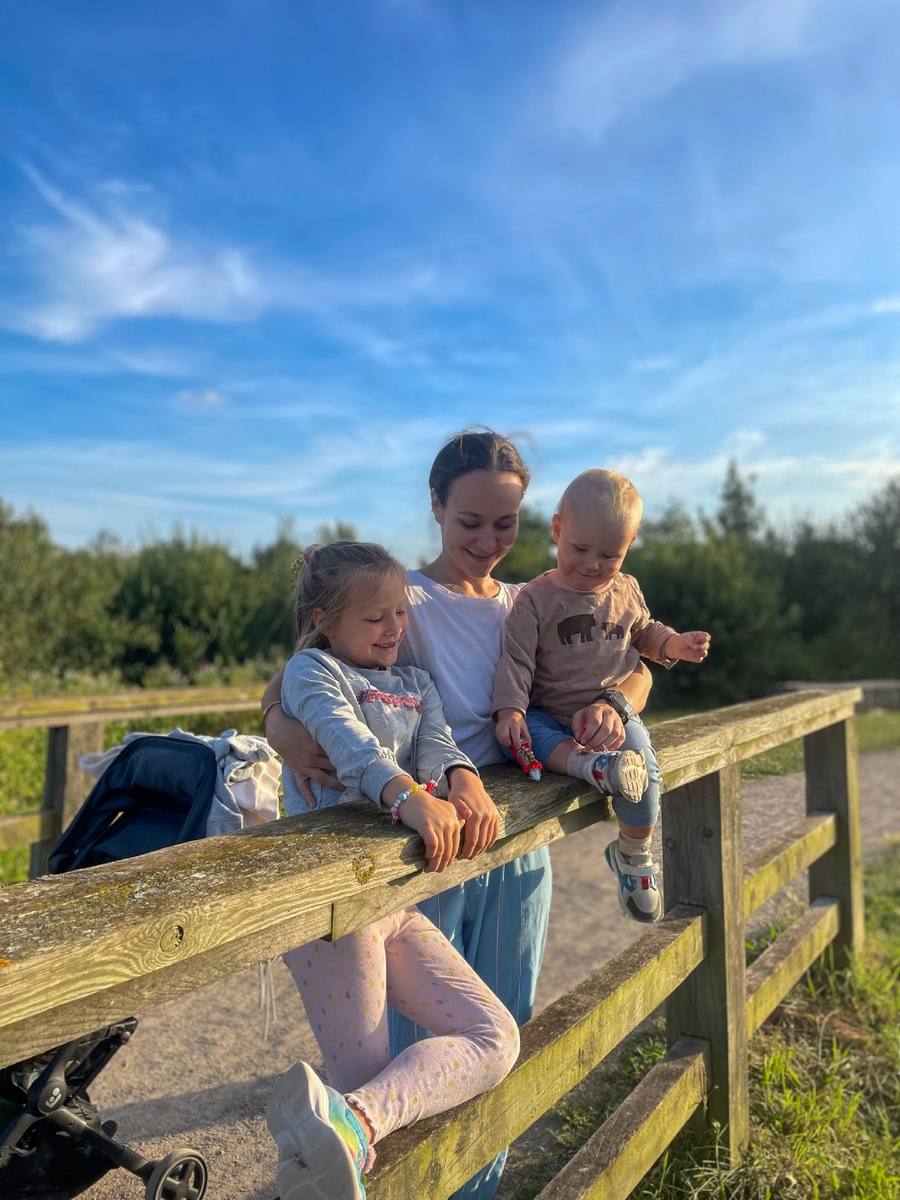 Дочка с внуками