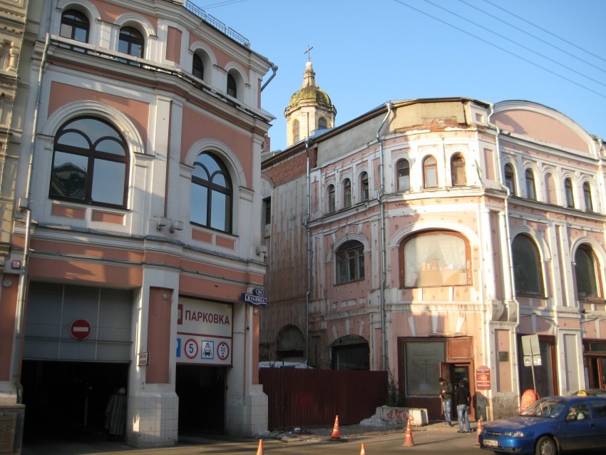 Так церковь выглядела в 2013 году. Сейчас продолжается её реставрация. Фото отсюда: https://sobory.ru