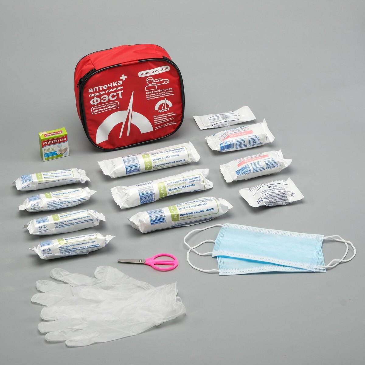 Автоаптечка — это комплект простых вспомогательных медицинских средств, которые помогают оказать первую помощь. Без этого комплекта водитель не сможет получить диагностическую карту, также раньше аптечку мог проверить инспектор на дороге. Рассказываем, что должно находиться в автоаптечке, какое наказание, если аптечки в машине нет и когда она может пригодиться.