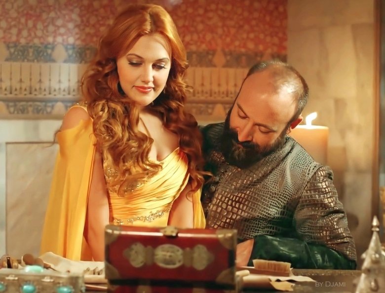 Кадр из "Великолепного века". Помню моменты, когда Хюррем с аппетитом поглощала перепелок. Мерьем Узерли пришлось набрать кг, чтобы сыграть Роксолану. 