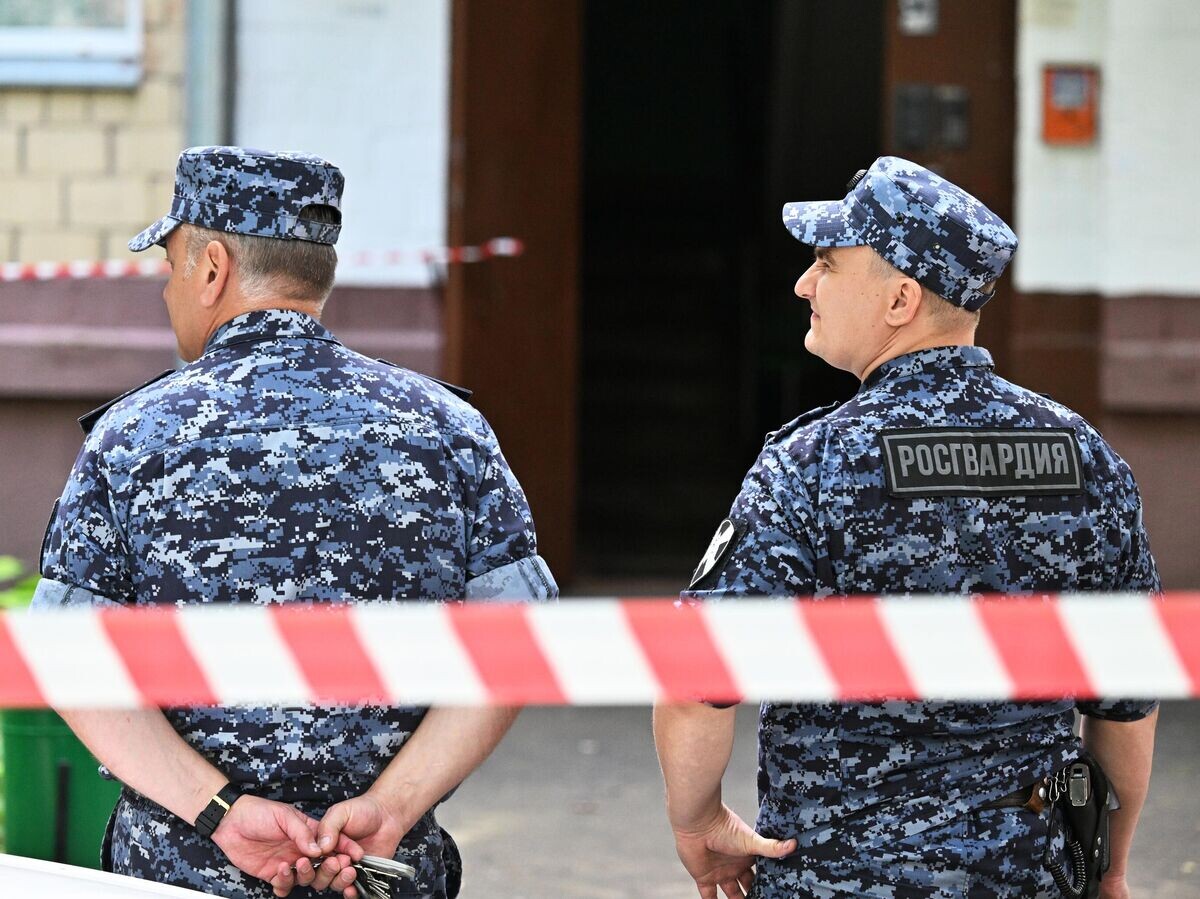    Ситуация у жилого дома на западе Москвы, где произошел взрыв© РИА Новости / Пелагия Тихонова