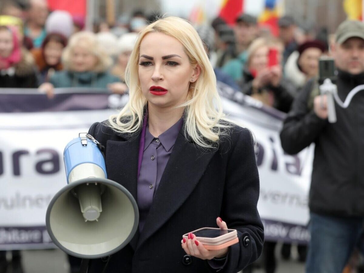    Вице-председатель партии "Шор" Марина Таубер на антиправительственном митинге сторонников оппозиционной партии "Шор" в Кишеневе© Sputnik / Дмитрий Осматеско