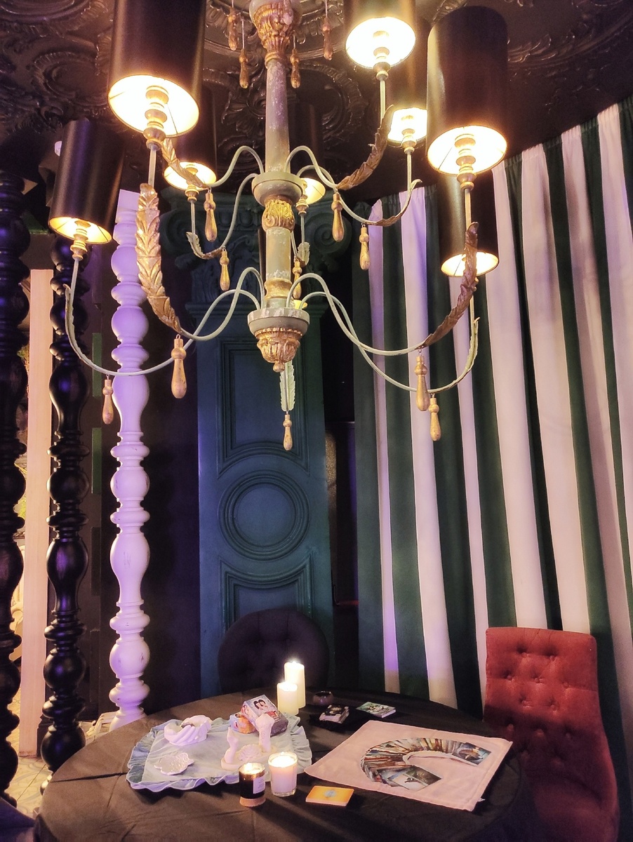 Таро гадание для корпоратива фэшн-ритейлера в ресторане "Бахрома"