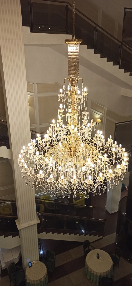 Люстра, как пример изобилия (фото автора канала). 