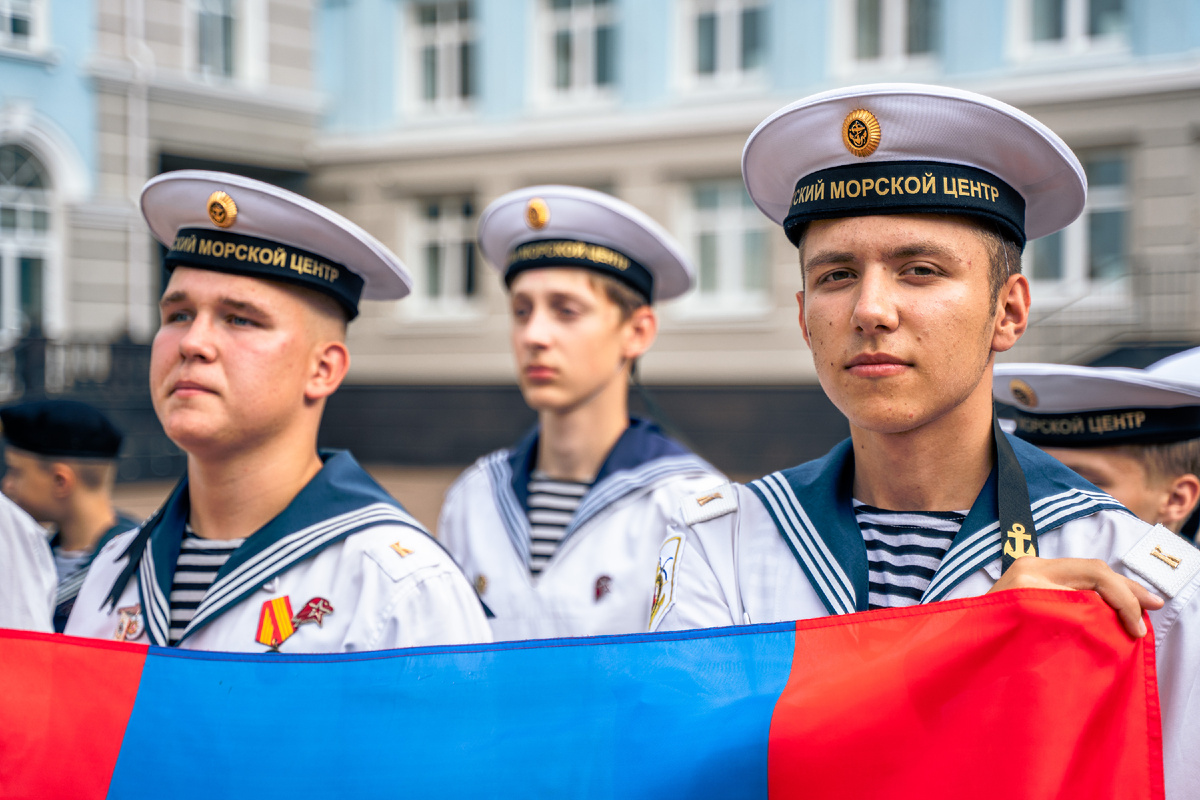 Курсанты Детского морского центра на торжественной церемонии открытия игры. Фото ВВПОД "ЮНАРМИЯ"